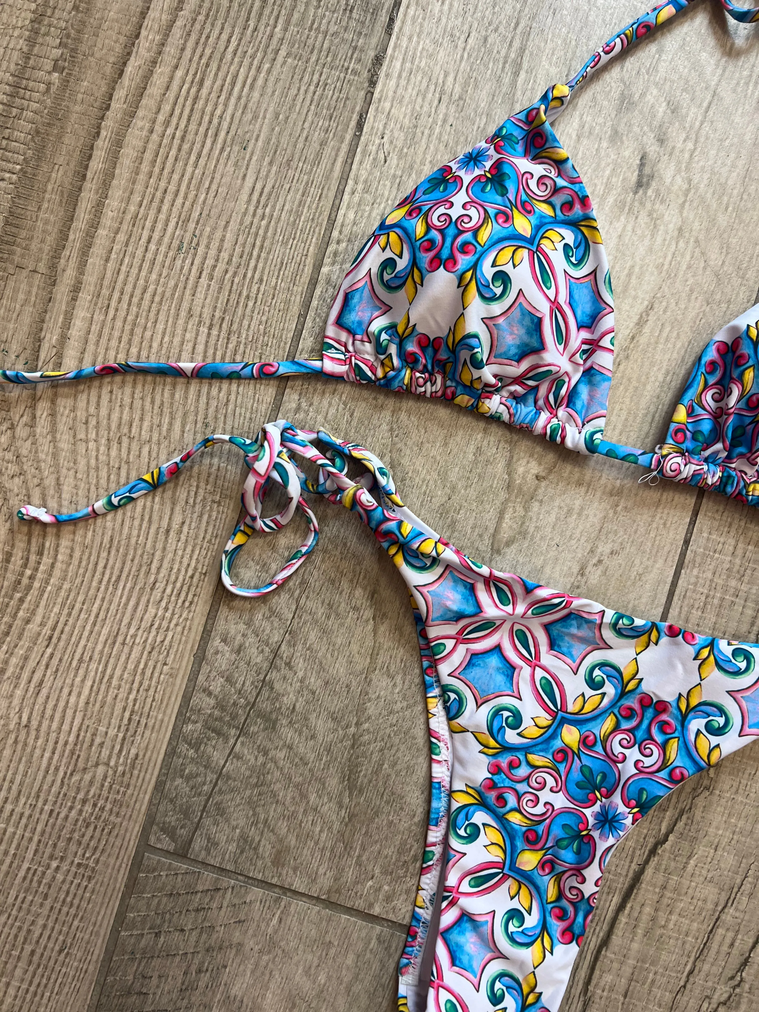 Bikini triangolo maioliche