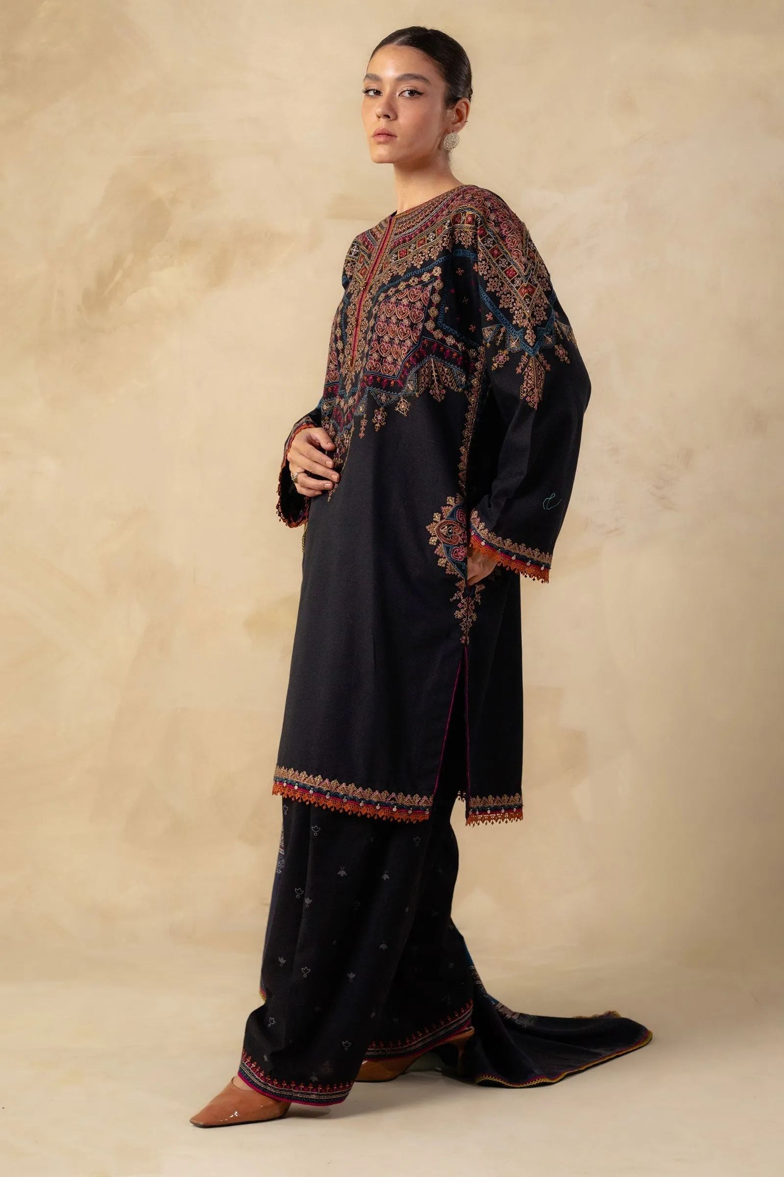 Coco by Zara Shahjahan Unstitched Embroidered Khaddar 3Pc Suit ZW23-8B