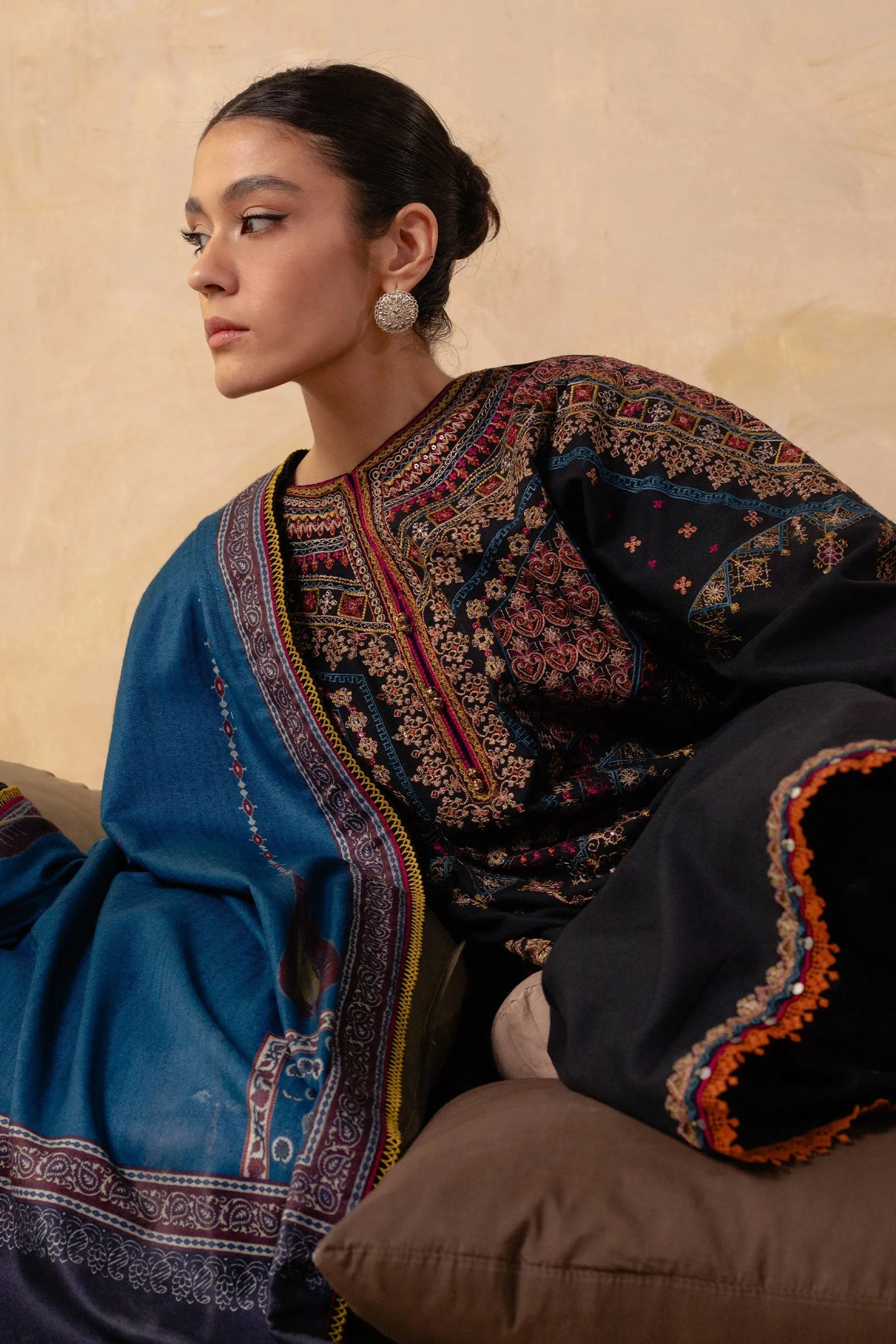 Coco by Zara Shahjahan Unstitched Embroidered Khaddar 3Pc Suit ZW23-8B