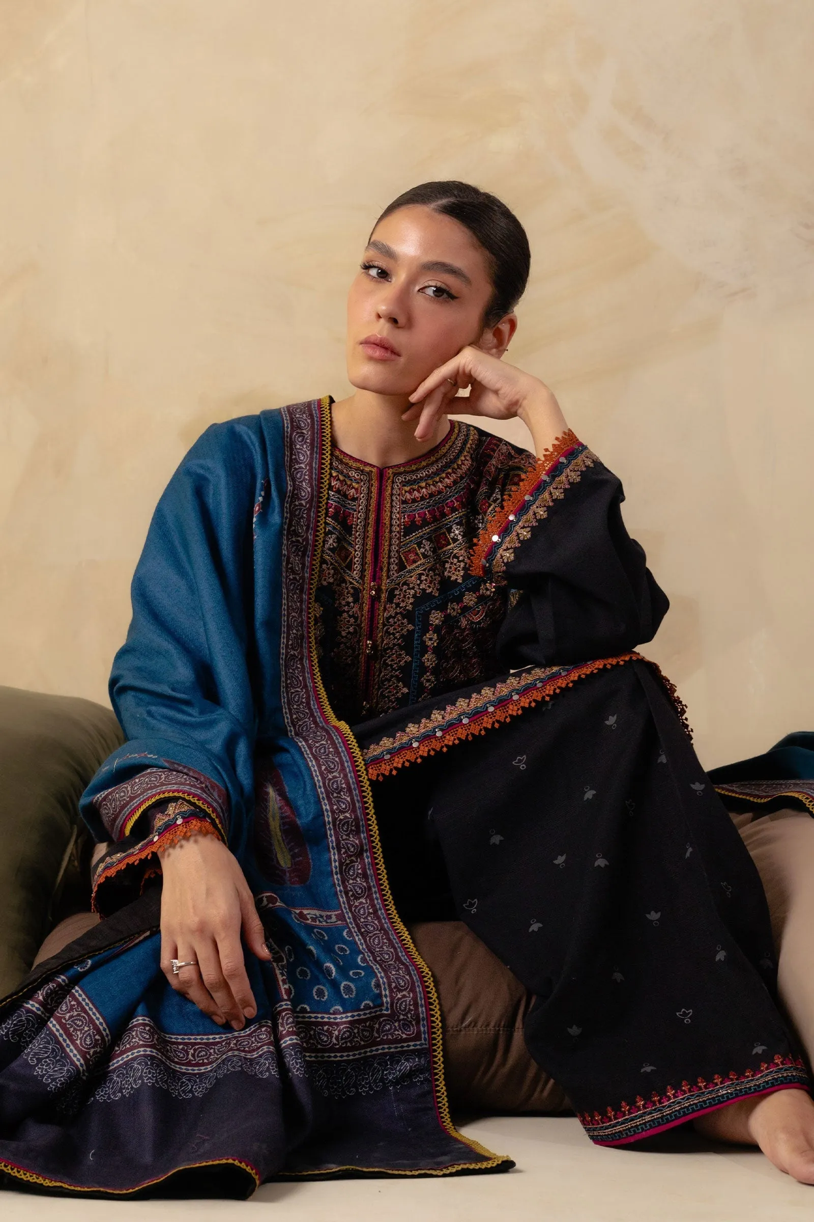 Coco by Zara Shahjahan Unstitched Embroidered Khaddar 3Pc Suit ZW23-8B