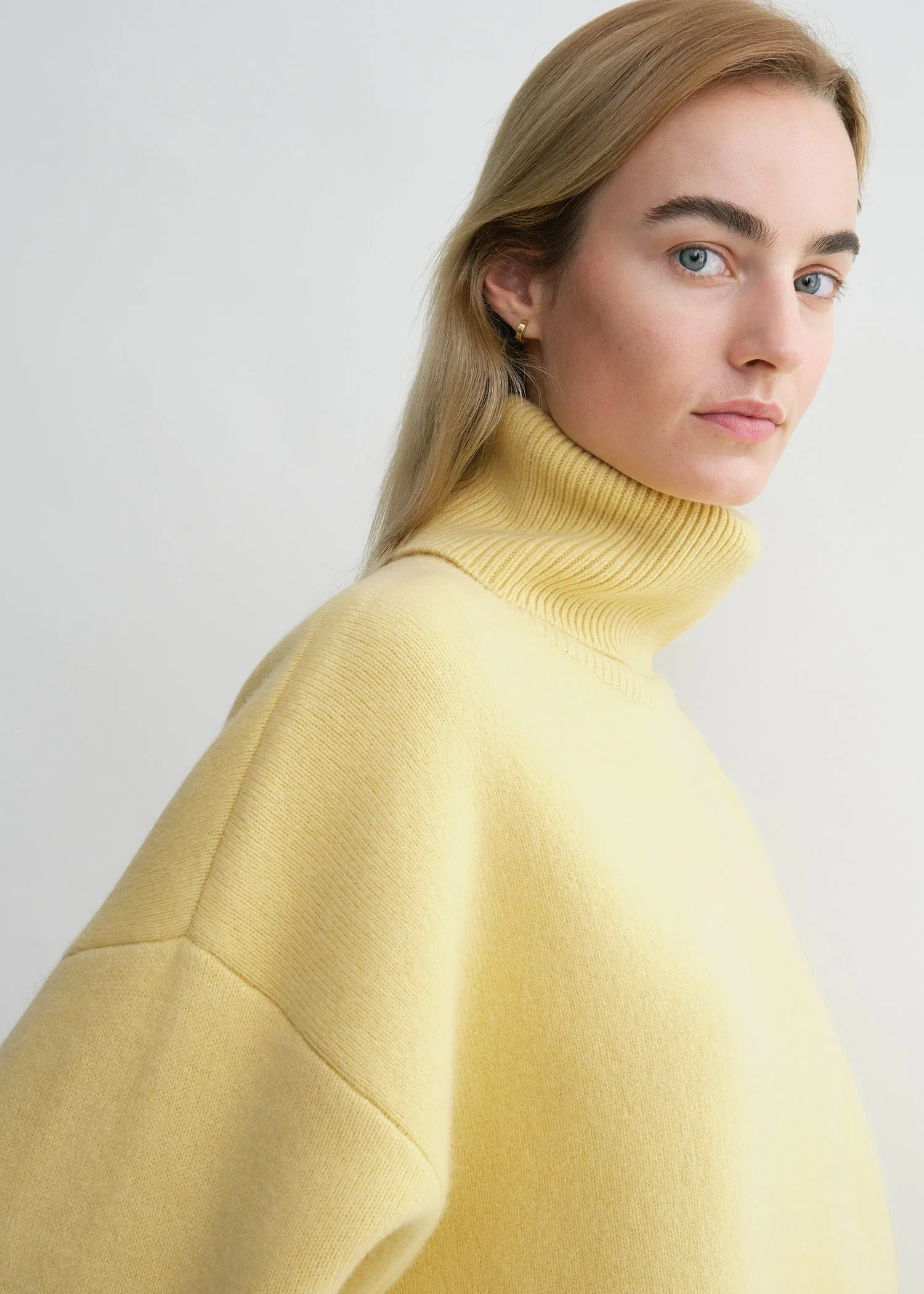 Double-knit turtleneck soft yellow