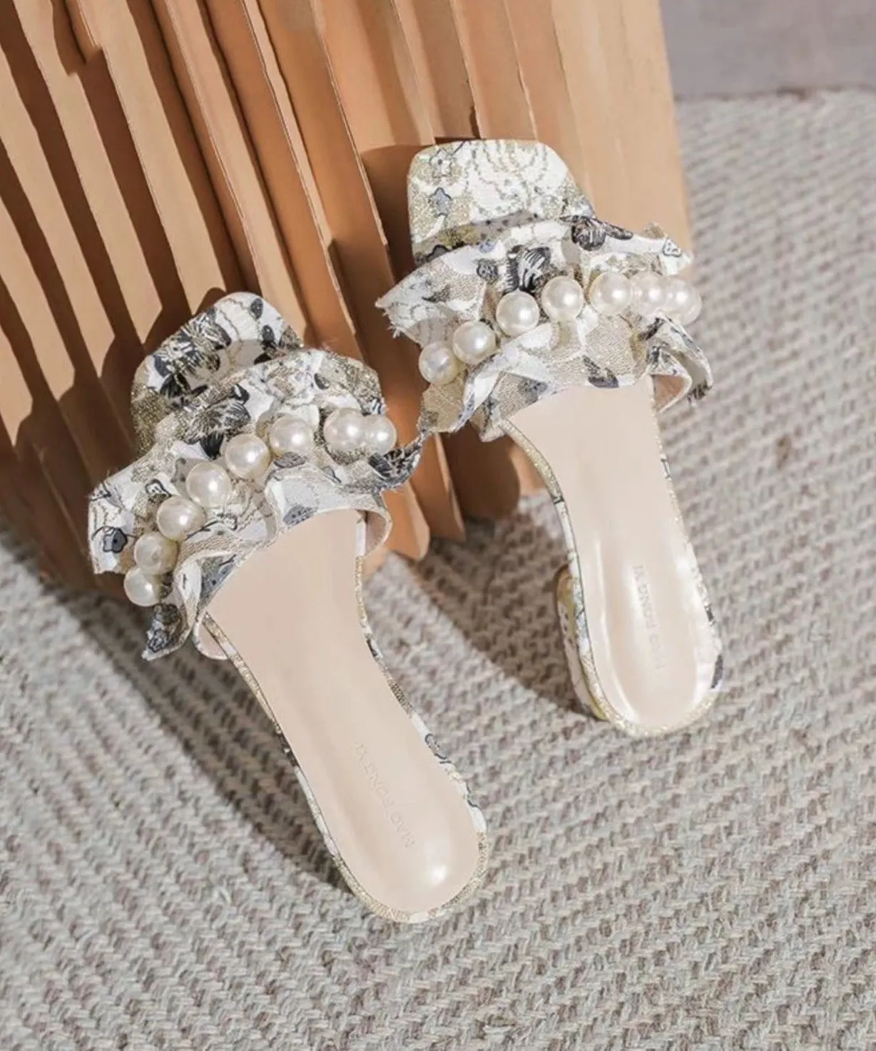 Fine Apricot Flower Splicing Pearl Peep Toe Flip Flops