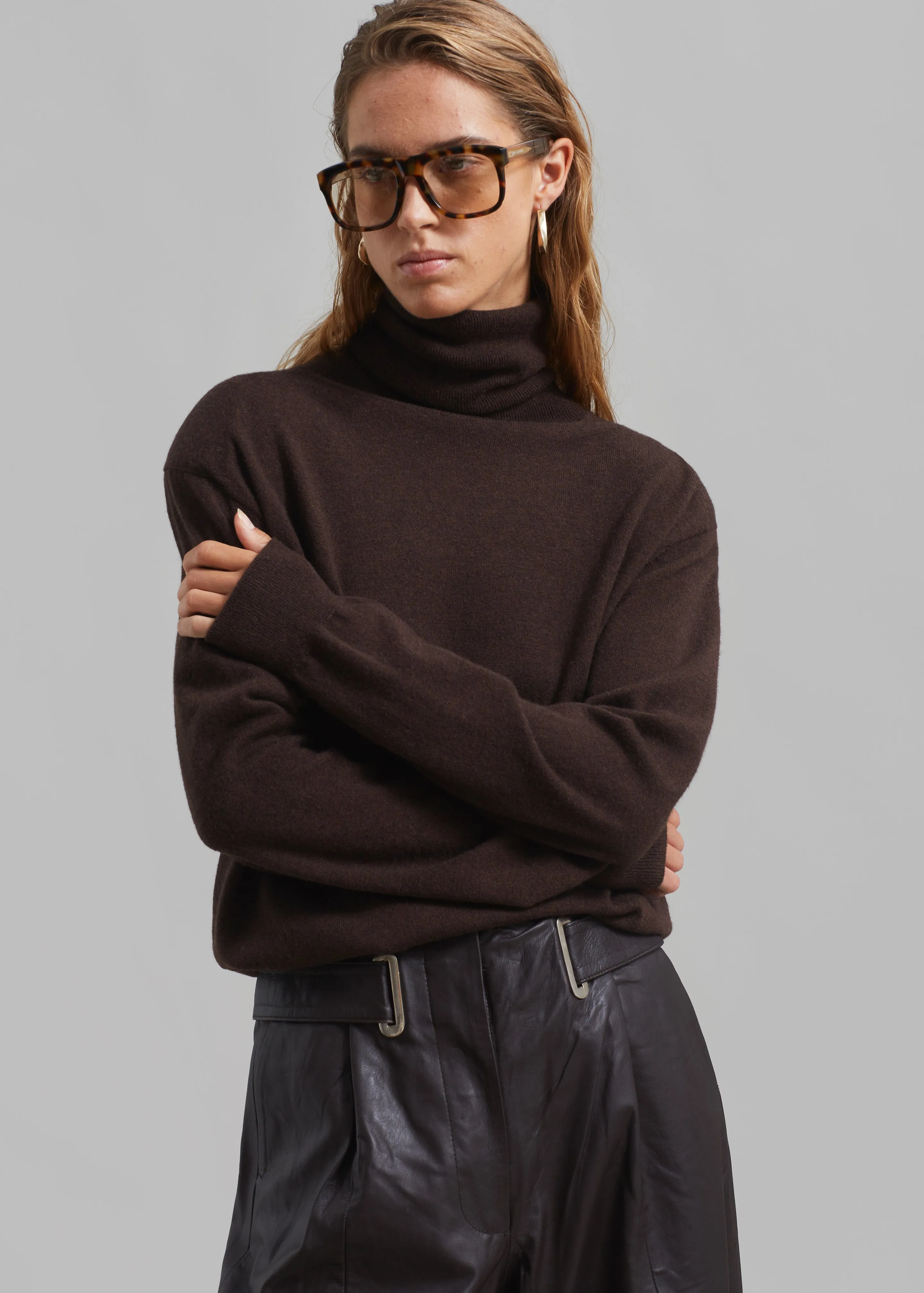 Ines Thin Padded Turtleneck - Brown