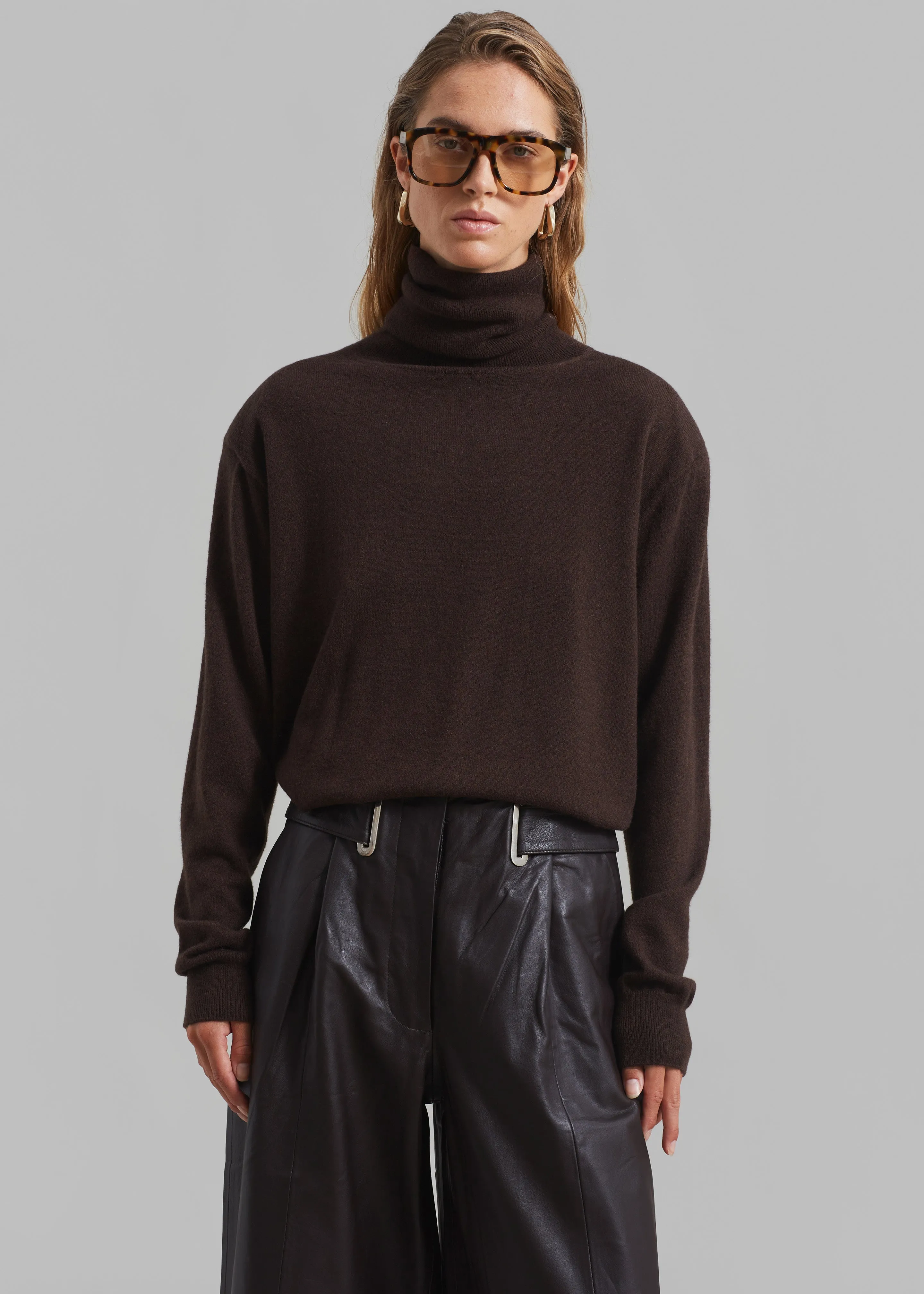 Ines Thin Padded Turtleneck - Brown