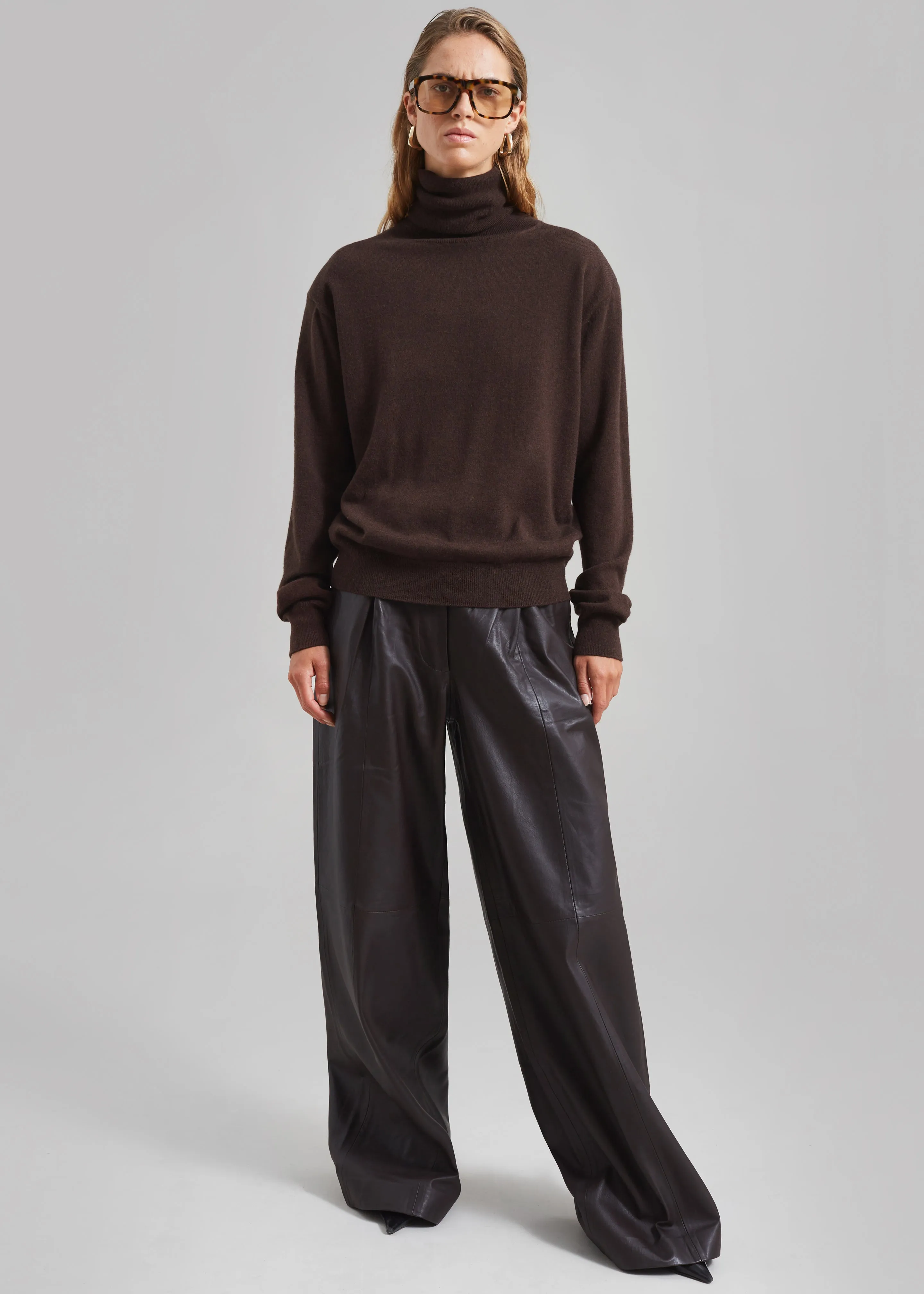 Ines Thin Padded Turtleneck - Brown