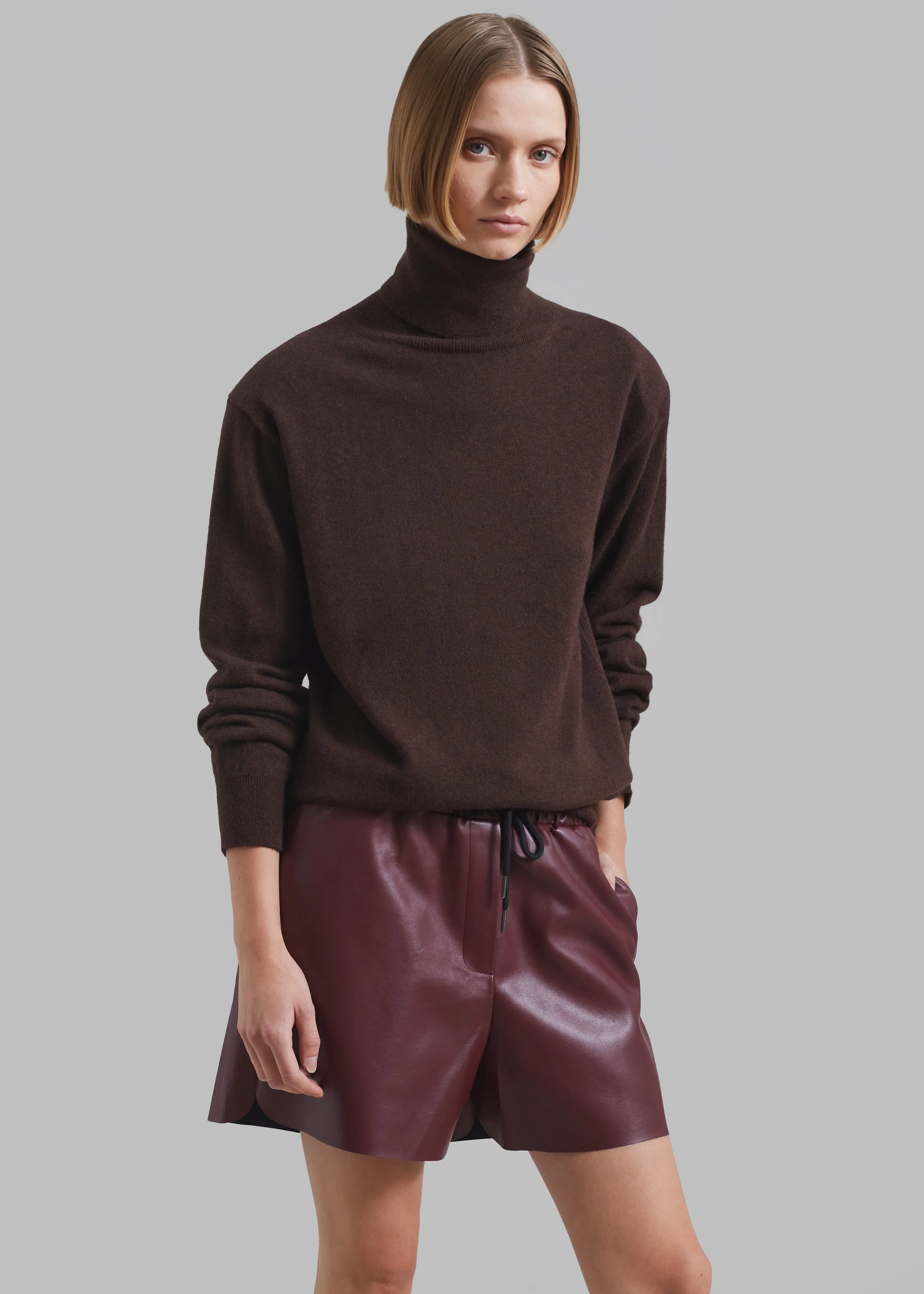 Ines Thin Padded Turtleneck - Brown