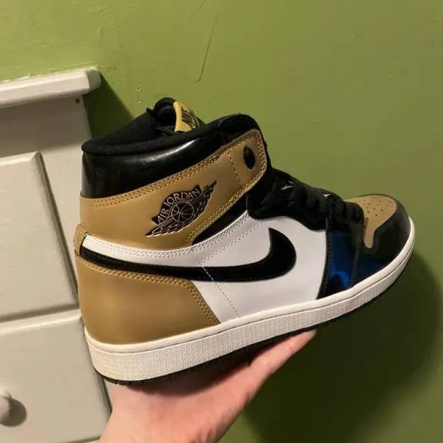 Jordan 1 Gold Toes