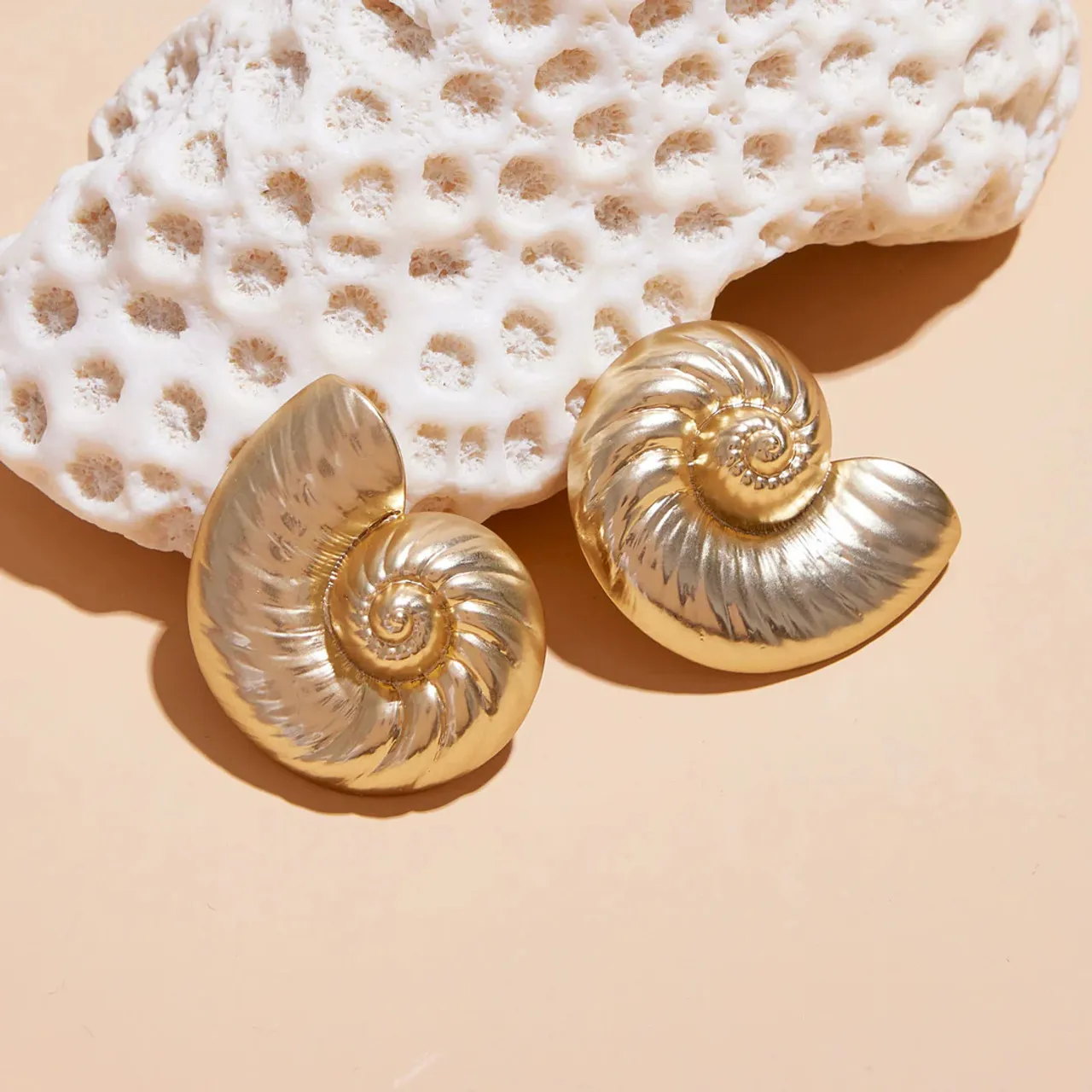 Mignonne Gavigan Ostuni Shell Studs, Gold