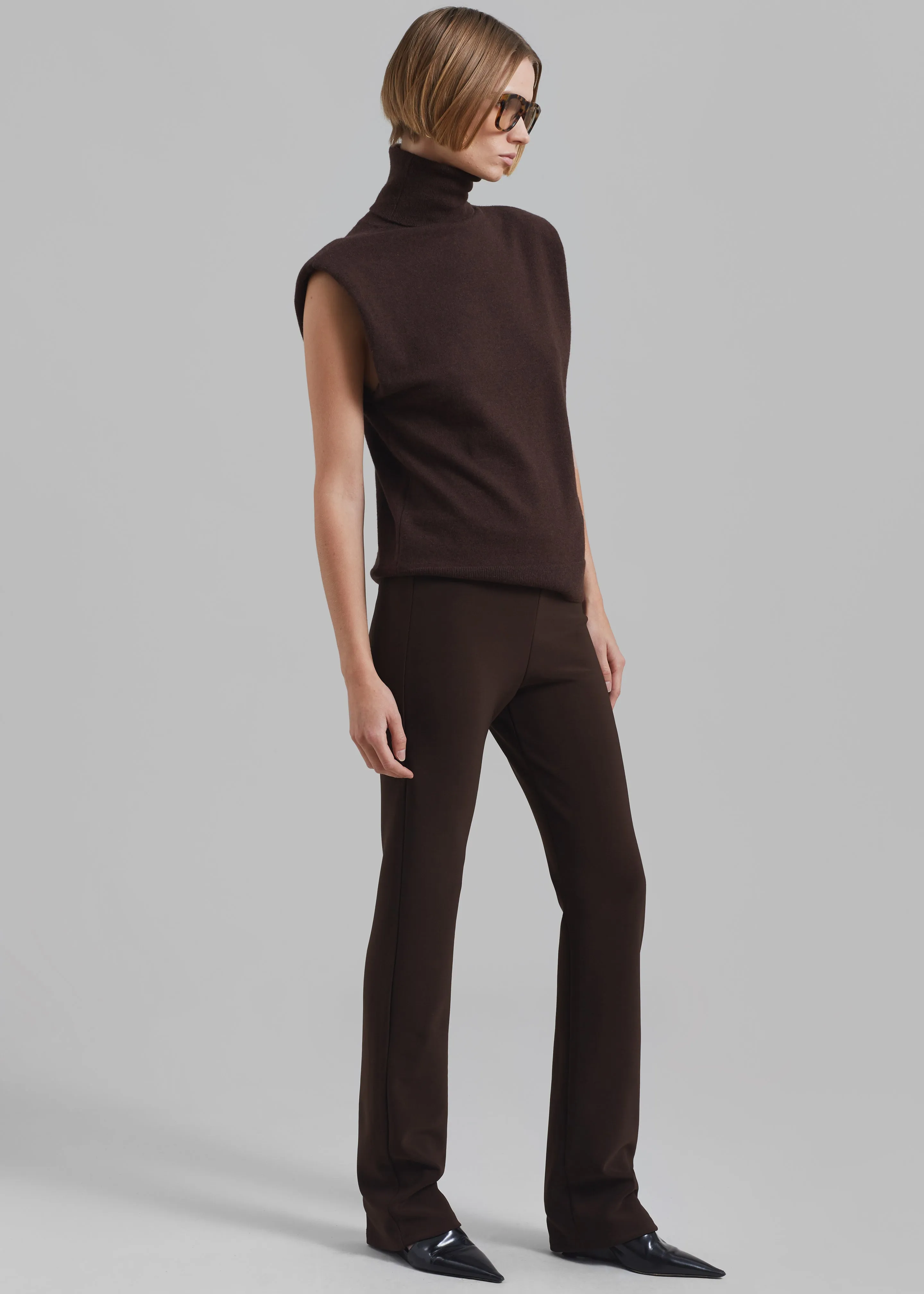 Nadia Thin Padded Sleeveless Turtleneck - Brown