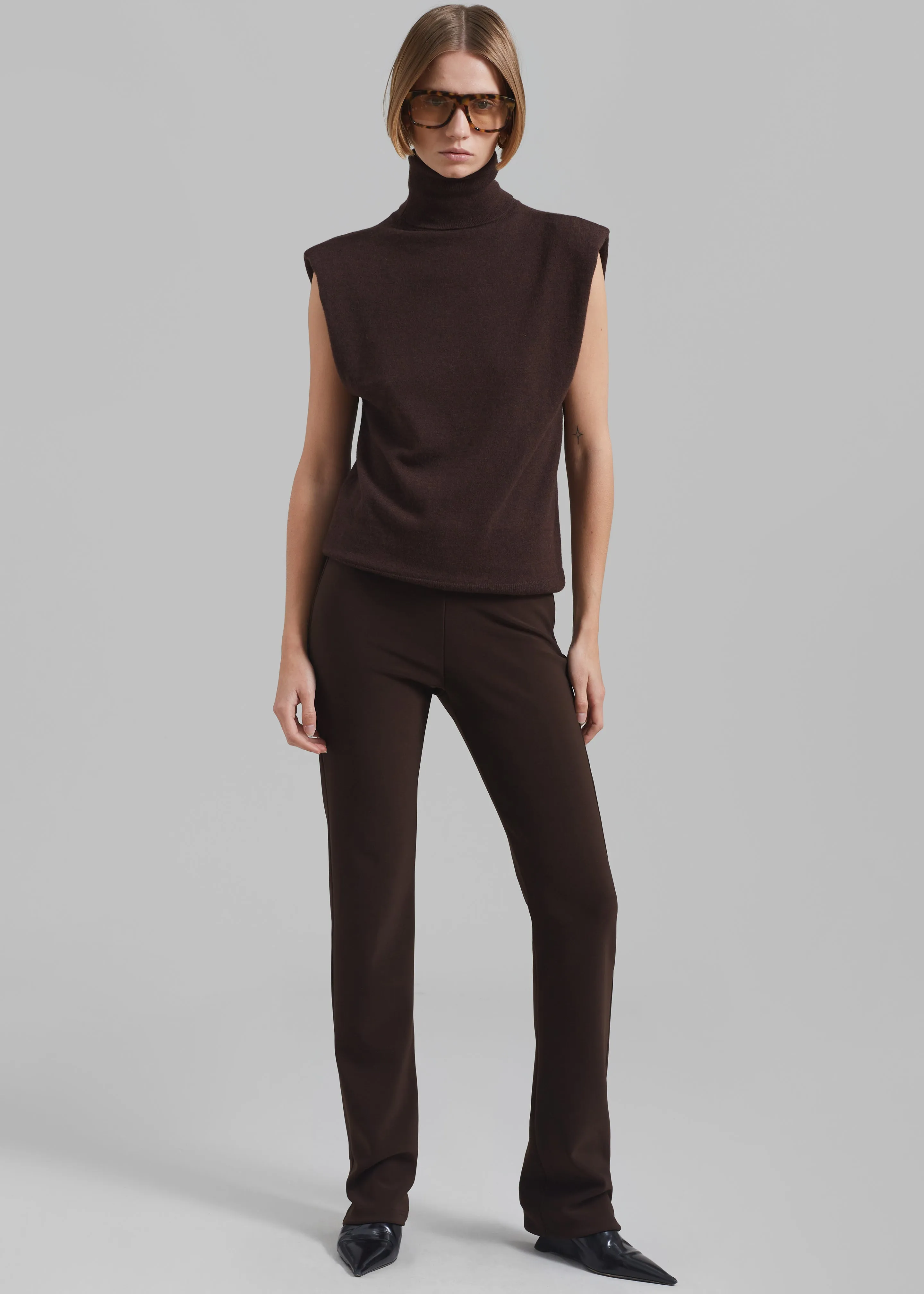 Nadia Thin Padded Sleeveless Turtleneck - Brown