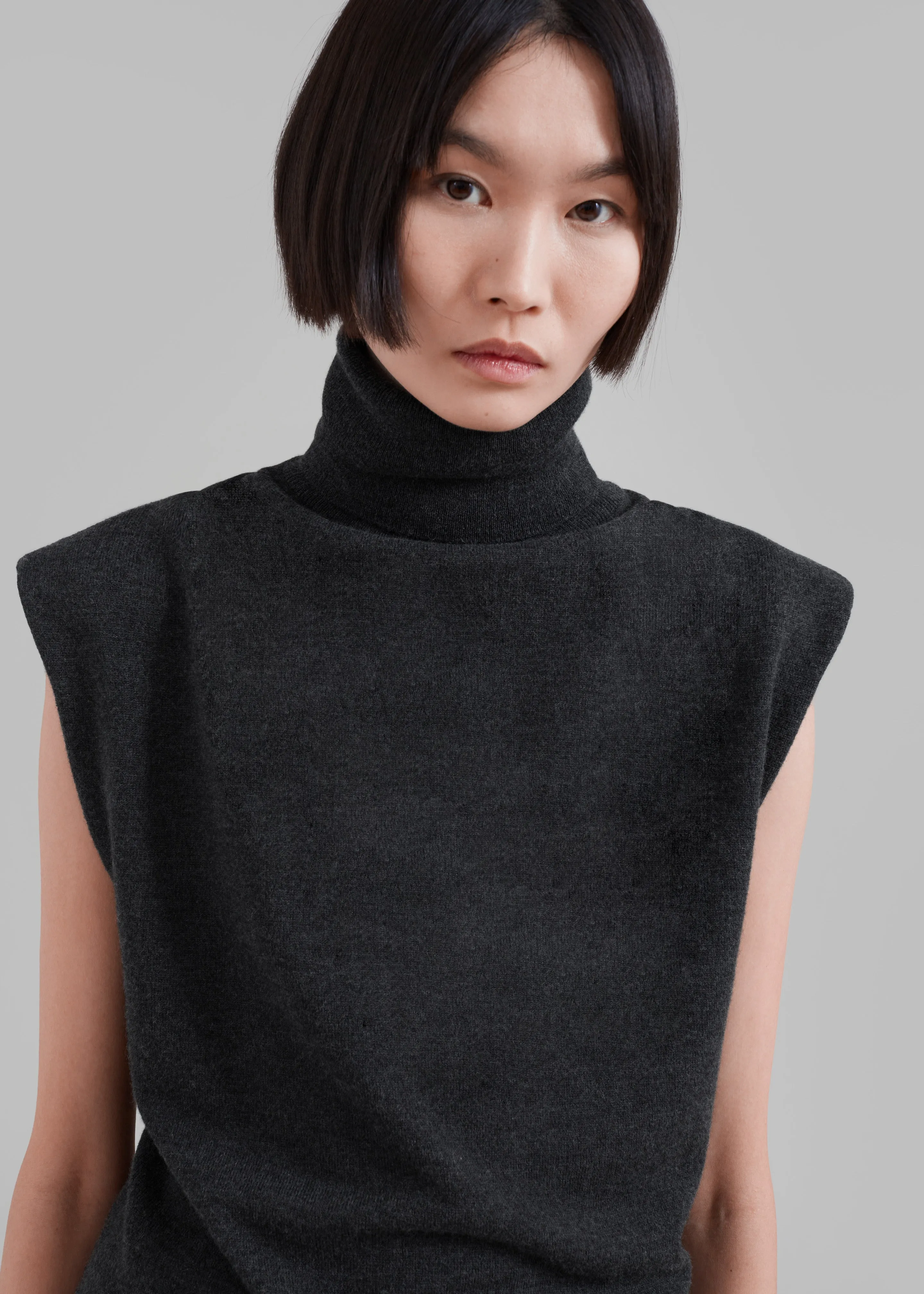 Nadia Thin Padded Sleeveless Turtleneck - Charcoal