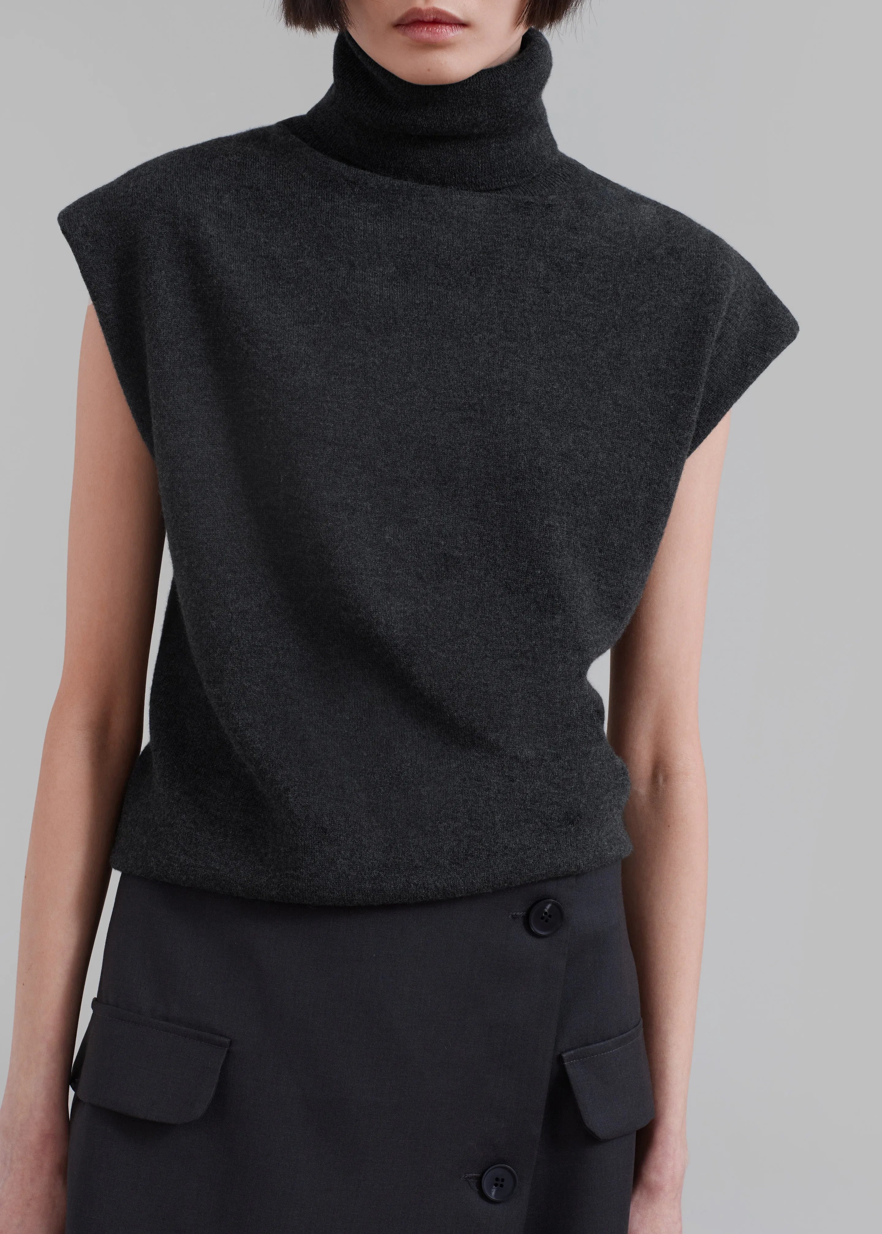 Nadia Thin Padded Sleeveless Turtleneck - Charcoal