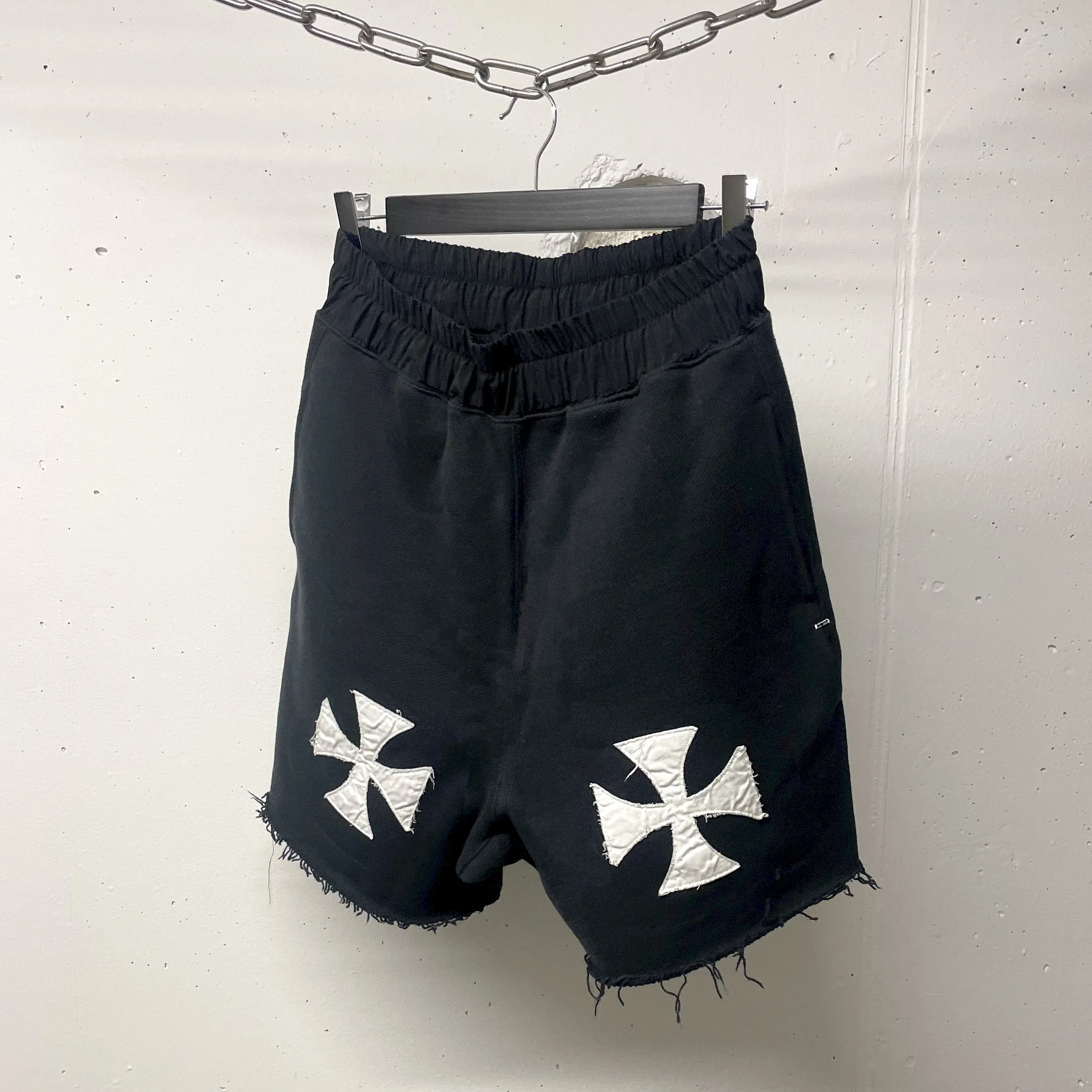 RAW CROSS FLEECE SHORTS