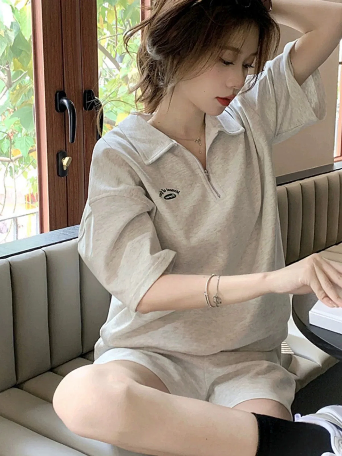 Short-sleeved casual sports suit for women summer 2024 new style fashionable thin sweatshirt shorts running two-piece set