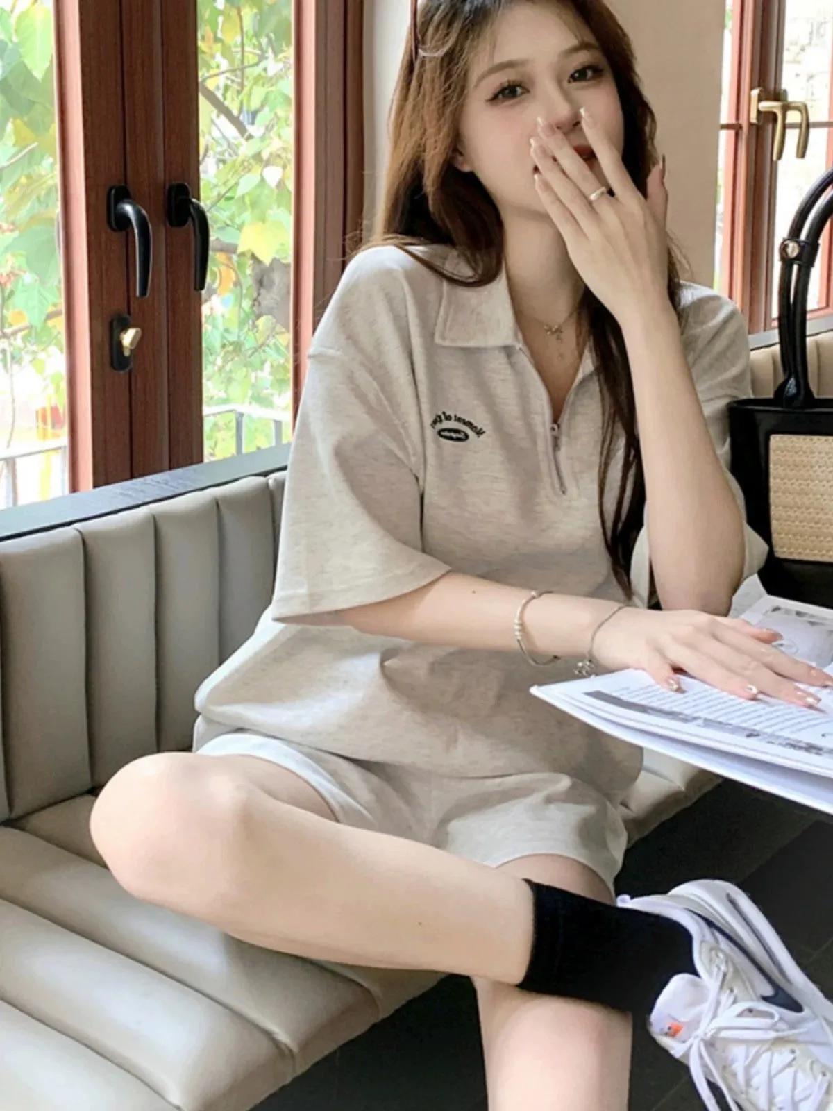 Short-sleeved casual sports suit for women summer 2024 new style fashionable thin sweatshirt shorts running two-piece set