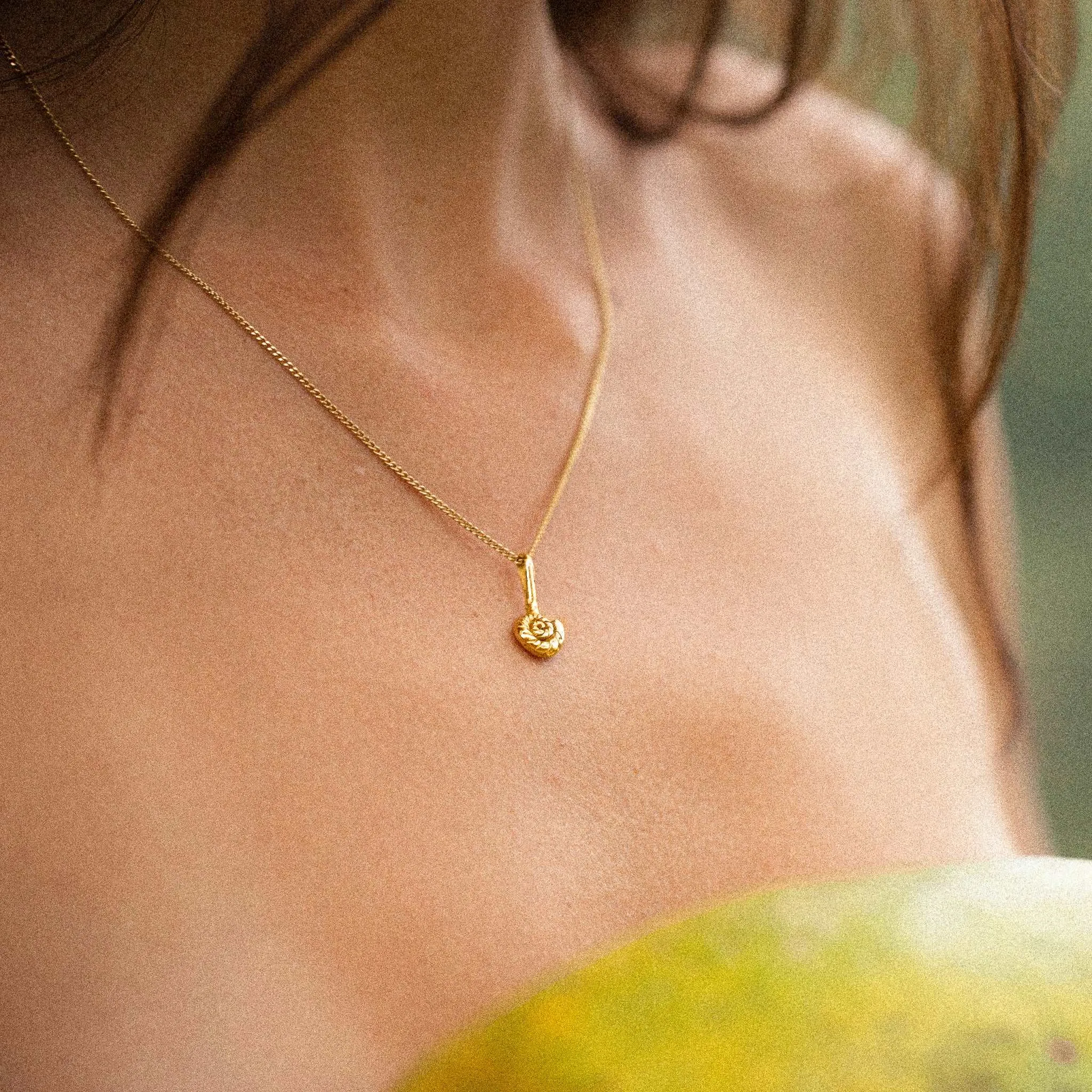 we.ar the sea necklace, sm. shell // 14k gold